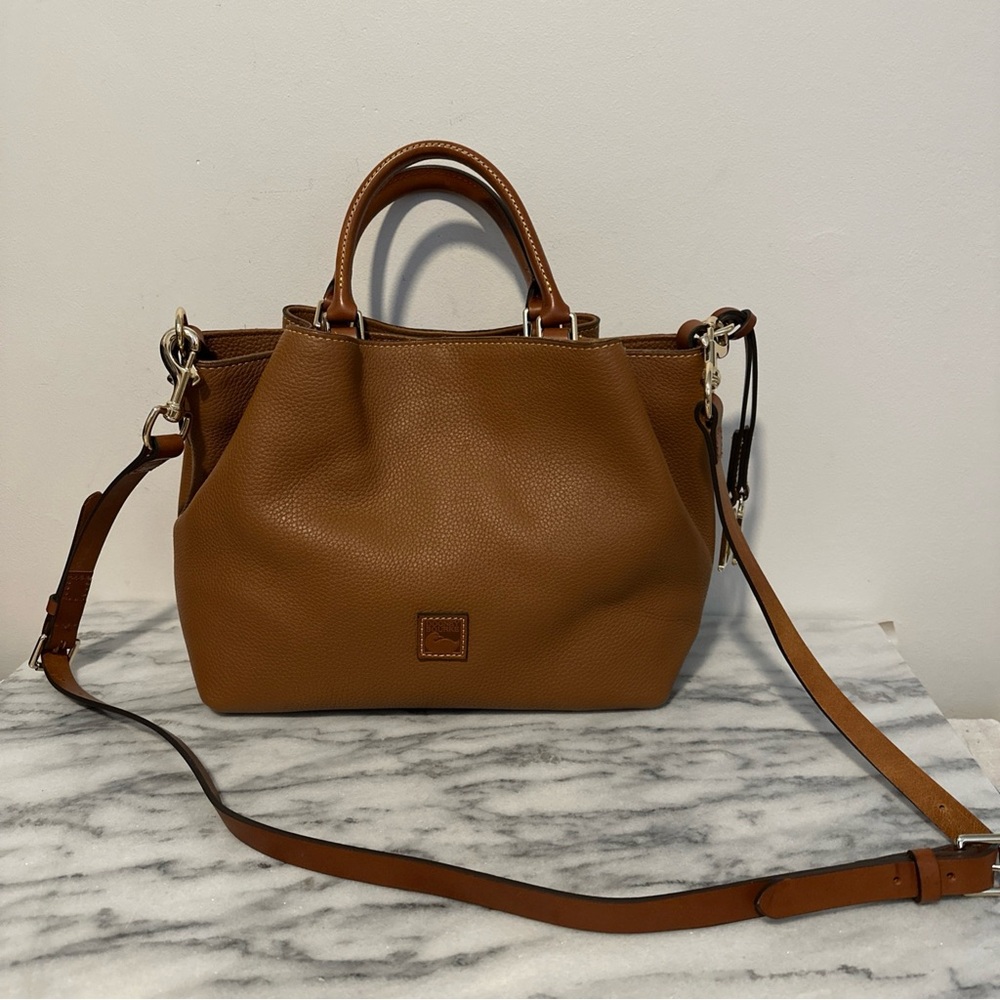 Dooney & Bourke Florentine
Brenna Pebble Brown Leather /
Crossbody Strap LOGO